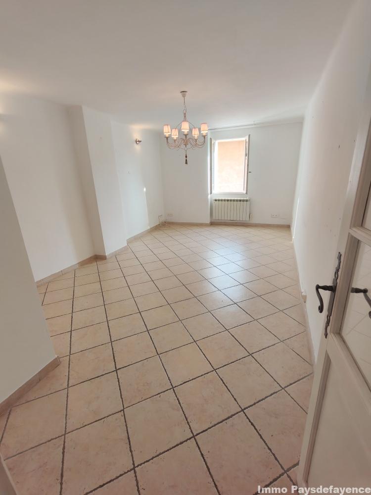 BAGNOLS EN FORET, MAISON DE VILLAGE 4 pièces 100 m²